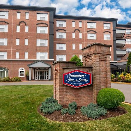 Hampton Inn & Suites Stamford Exterior photo